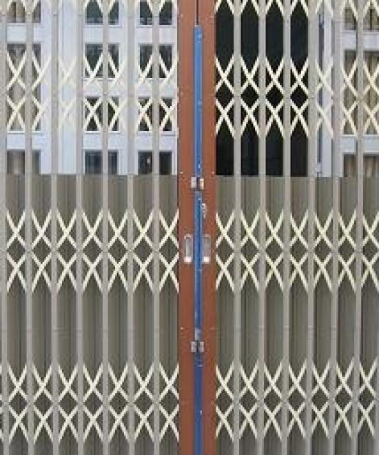 CỬA K&Eacute;O ĐỨC